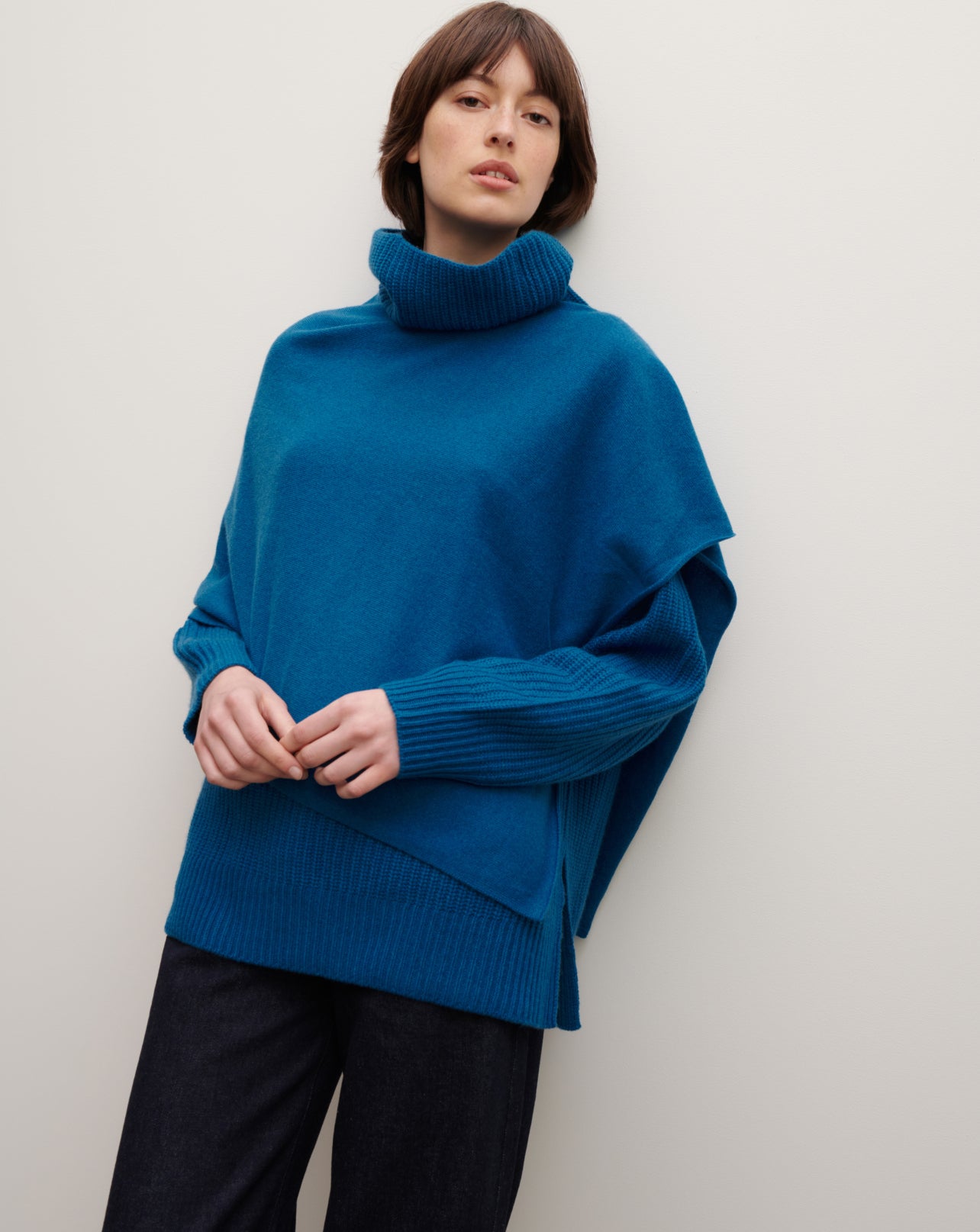 Poncho court-BLEU PAON-100% cachemire