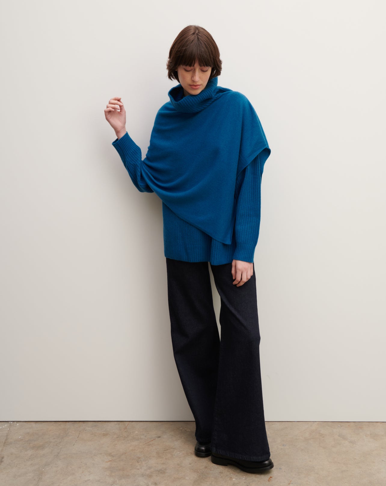 Poncho court-BLEU PAON-100% cachemire