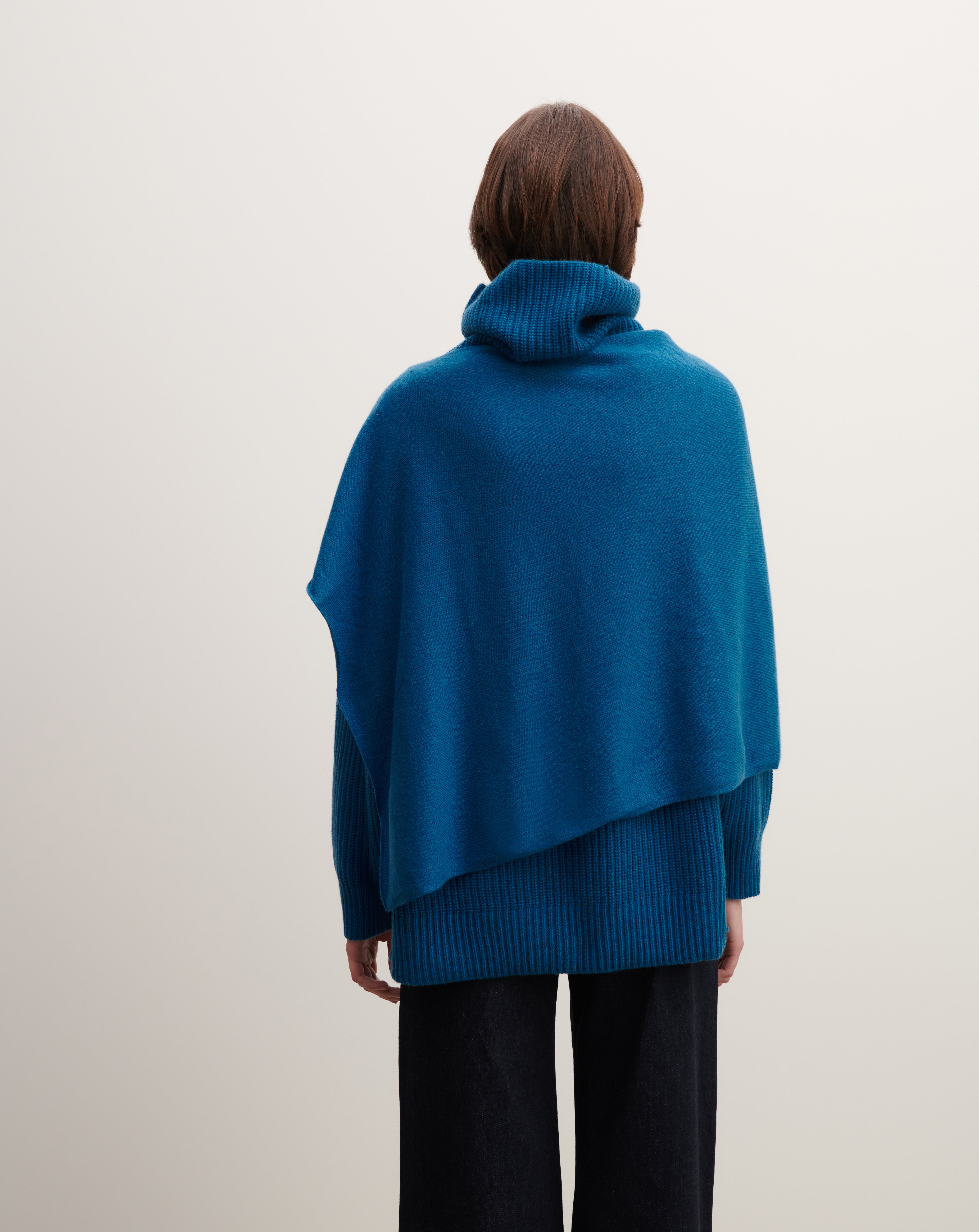 Poncho court-BLEU PAON-100% cachemire