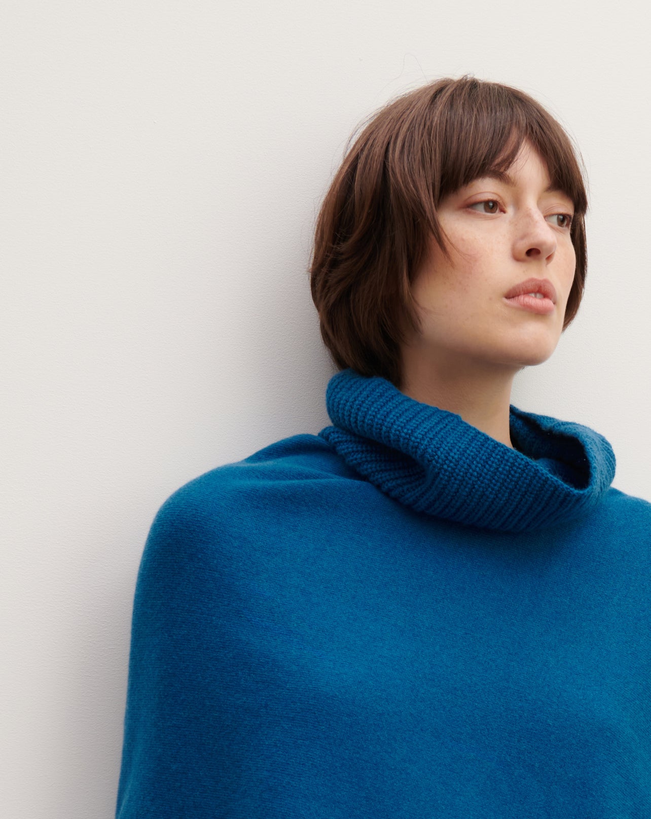 Poncho court-BLEU PAON-100% cachemire