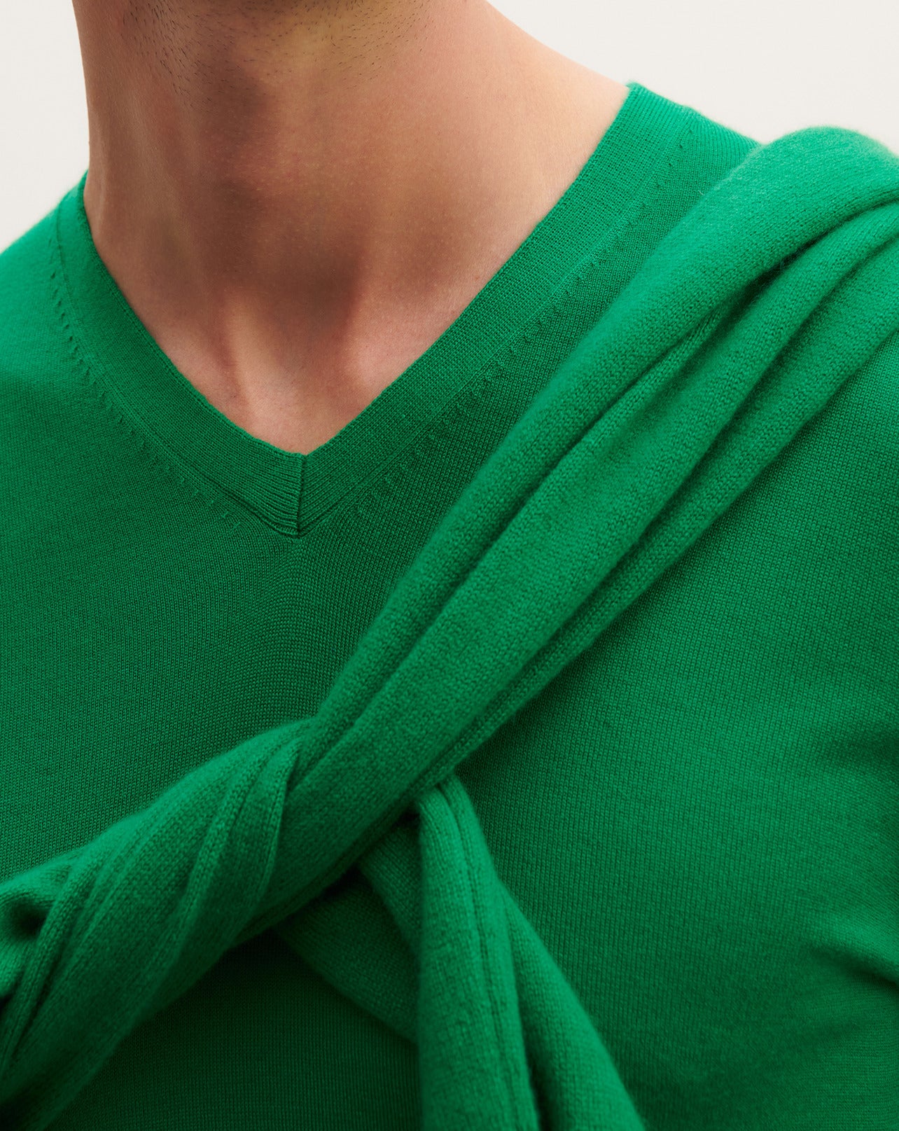 Pull col V ultrafin-VERT CAROUBY-100% cachemire